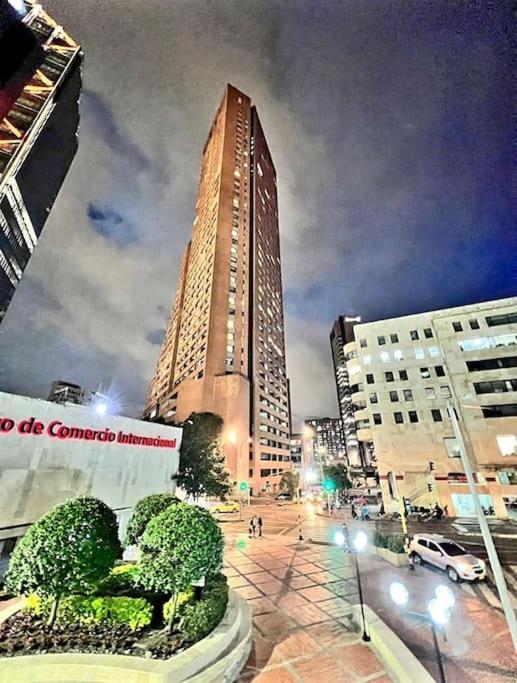 Executive Minutes From The Airport Apartment *
